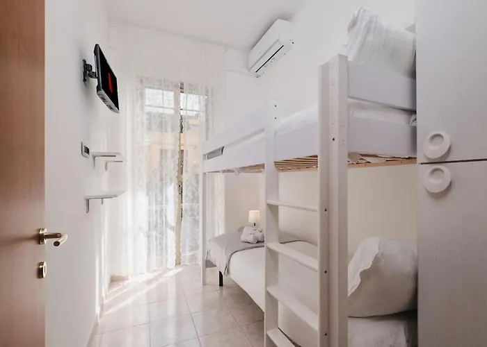 Modern Comfort & Private Patio 5 Min To Metro C *