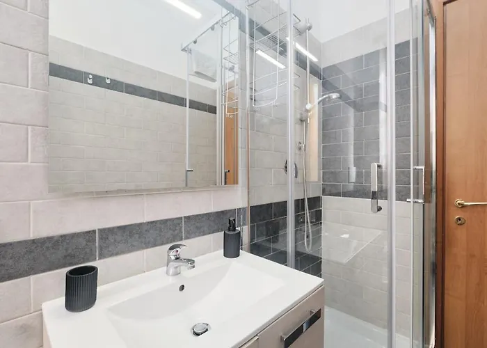 Modern Comfort & Private Patio 5 Min To Metro C * Rome
