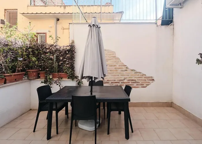 Modern Comfort & Private Patio 5 Min To Metro C Rome